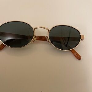 NWOT Frye Savannah Oval Sunglasses Gold